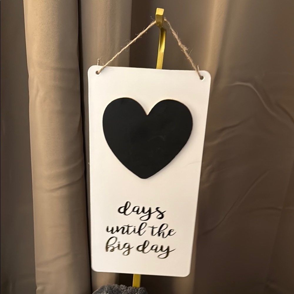 Heart Wedding Day Countdown Sign - Picture 1 of 4